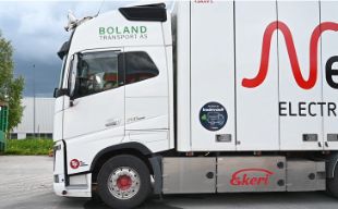 Lastebil fra Nexans Langhus med biodiesel-klistremerke på siden