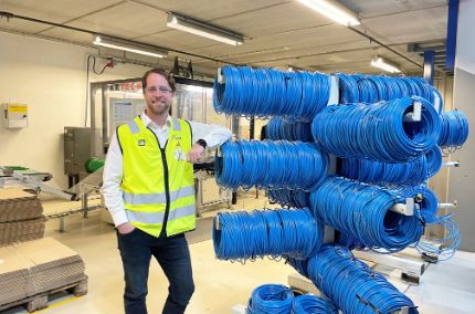 Bjørn Aaserud med TQXP i fabrikken